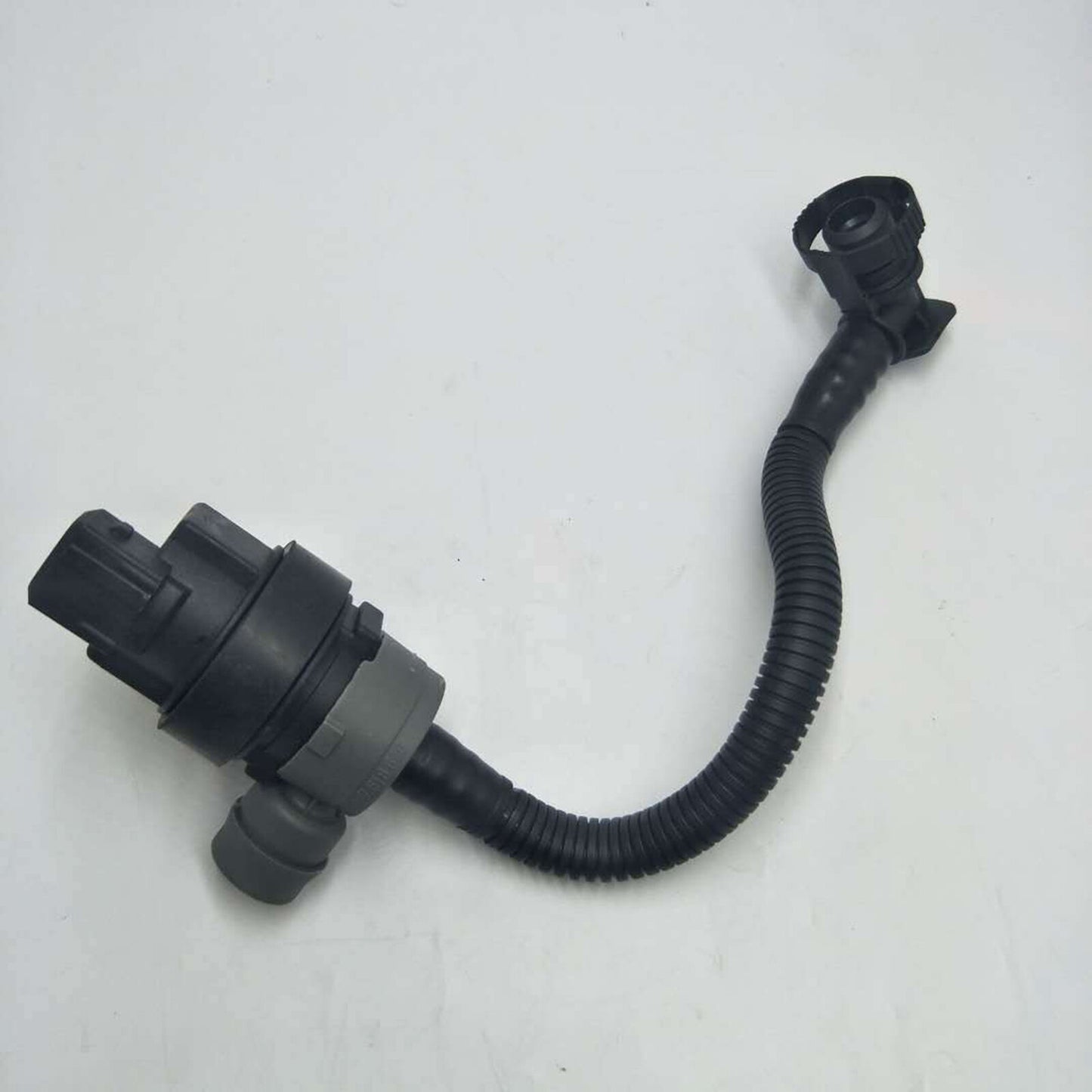 Fuel tank vent valve with piping suitable for BMW E90 E91 E87 E82 E88 E92 E93 13907618643