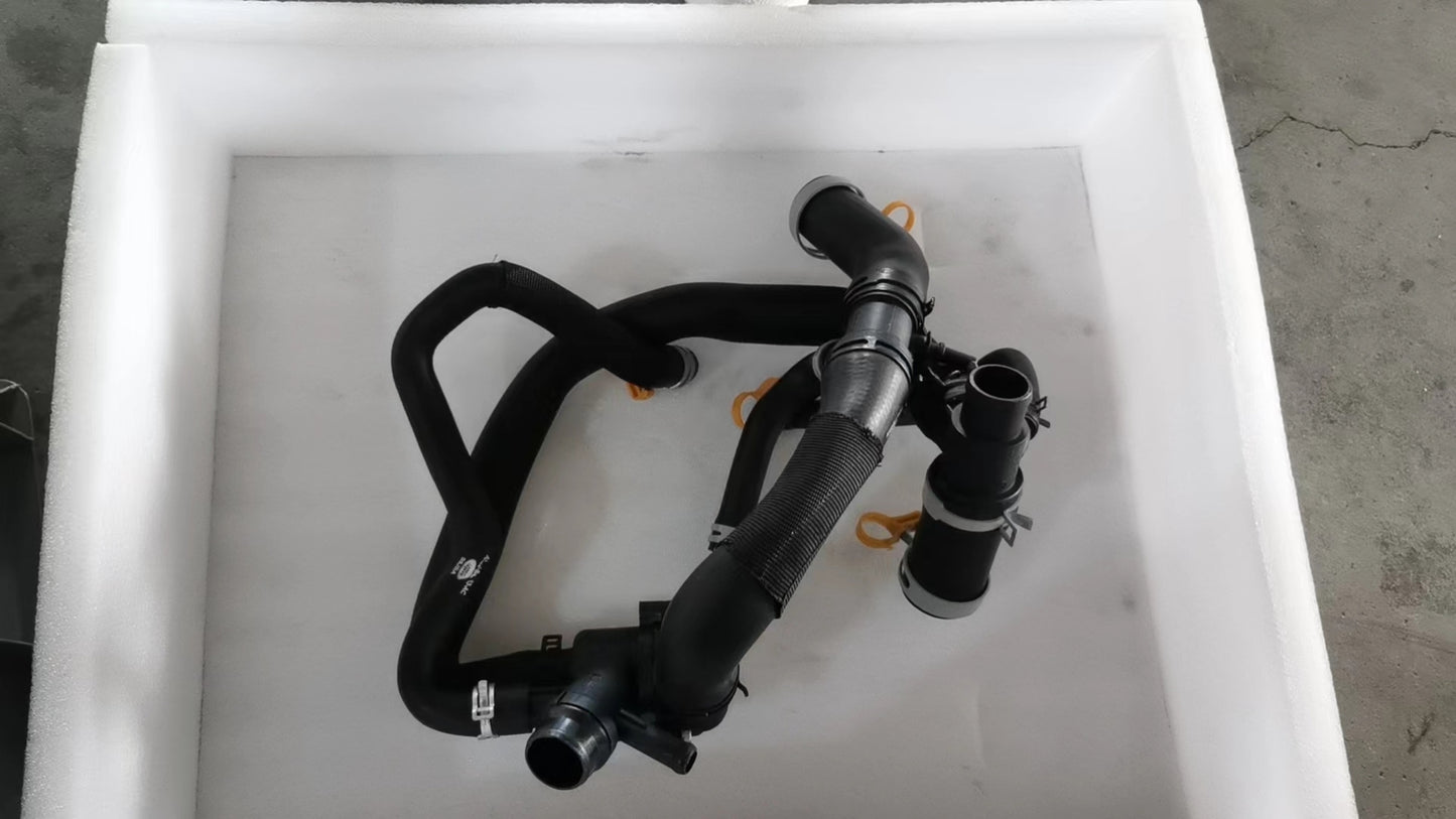 New Radiator Hose With Thermostat for Land Rover LR4 for Range Rover Sport LR025969