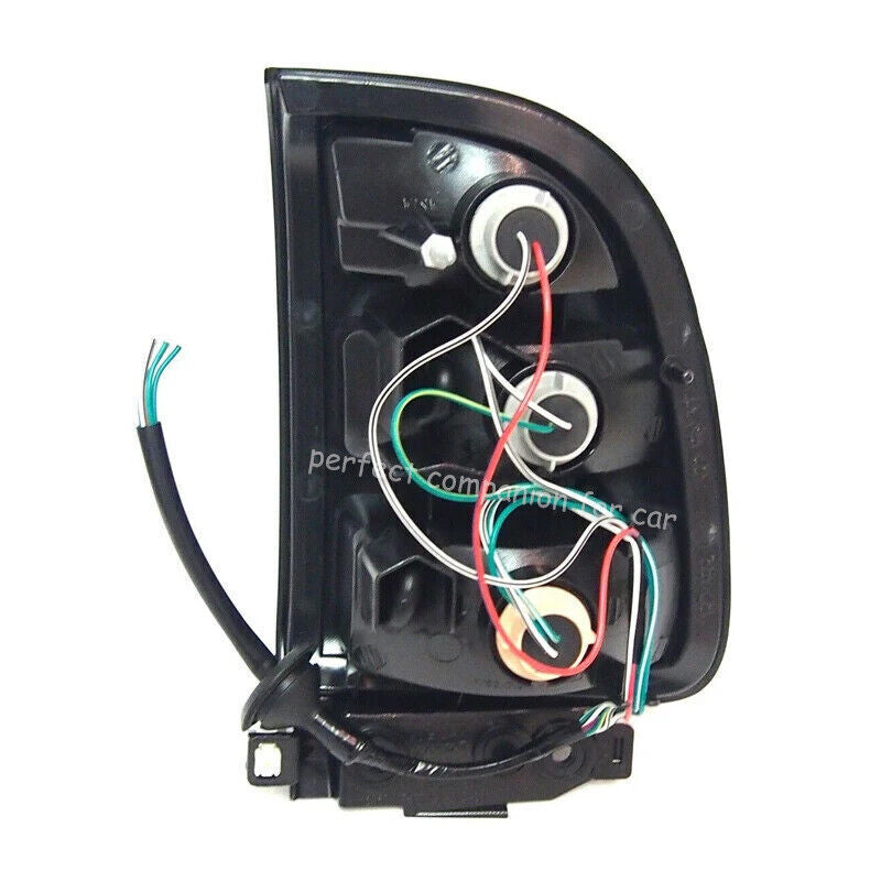 The right taillight, rear turn signal, and brake light are applicable to the for Toyota RAV4 (RAV-4 1998-2000).