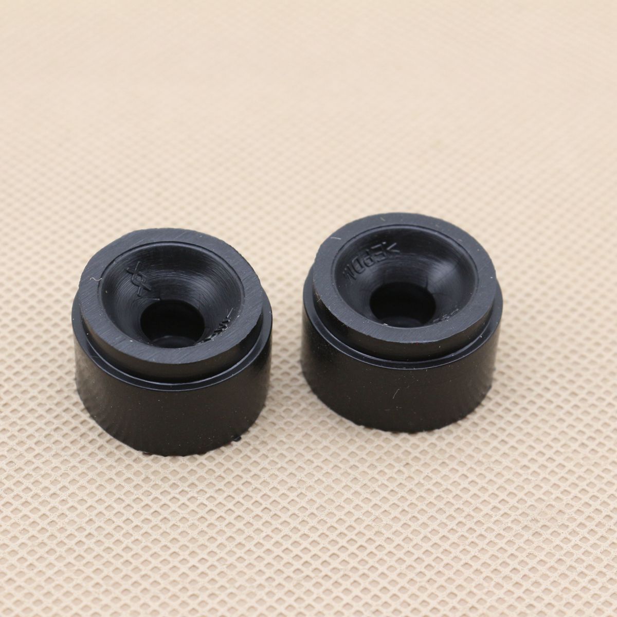 3-piece set of 23.5 mm rubber grommets for engine hood mounting on for Audi for VW for Skoda 06J103226A