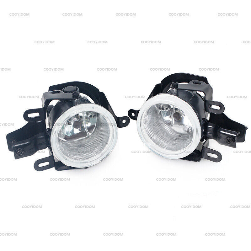 A pair of transparent driving lights for the front bumper fog lights of Pajero Montero 2003-2006.