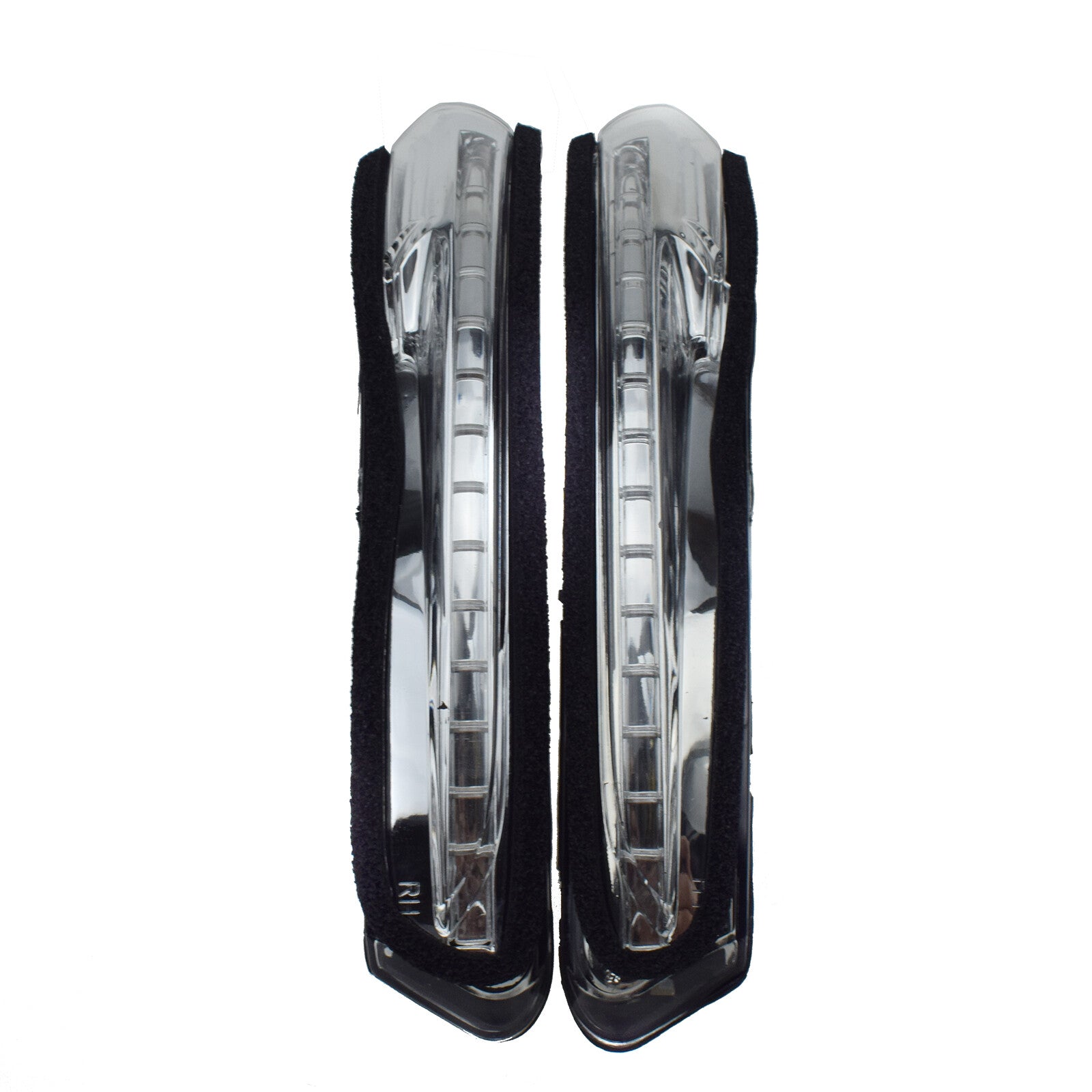 A pair of turn signals for the left and right side view mirrors are applicable to the for Kia Forte 2014-2018.