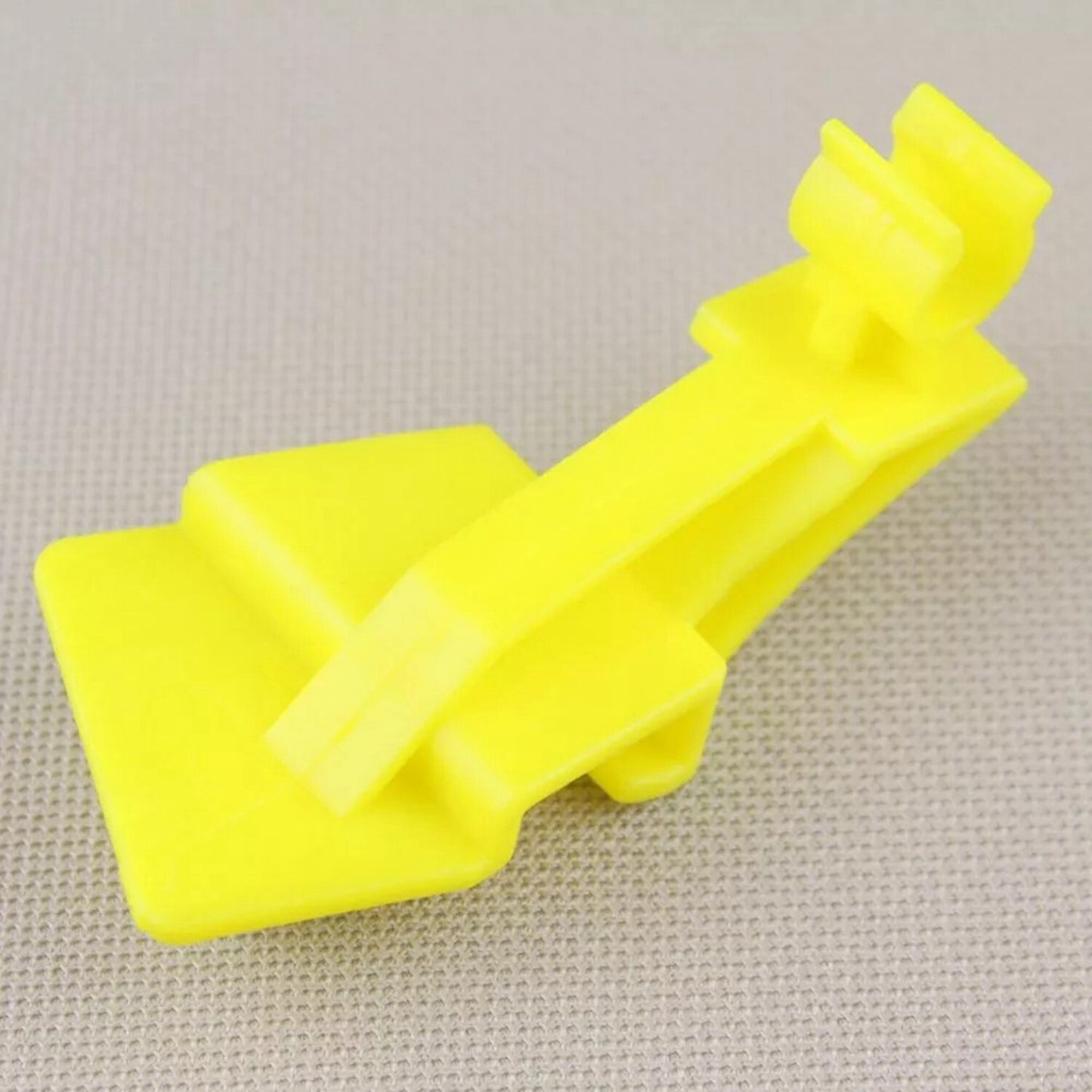 2Pcs Hood-Support Rod Retainer Clips  8A6Z16828B for FORD 2011-2018 Fiesta