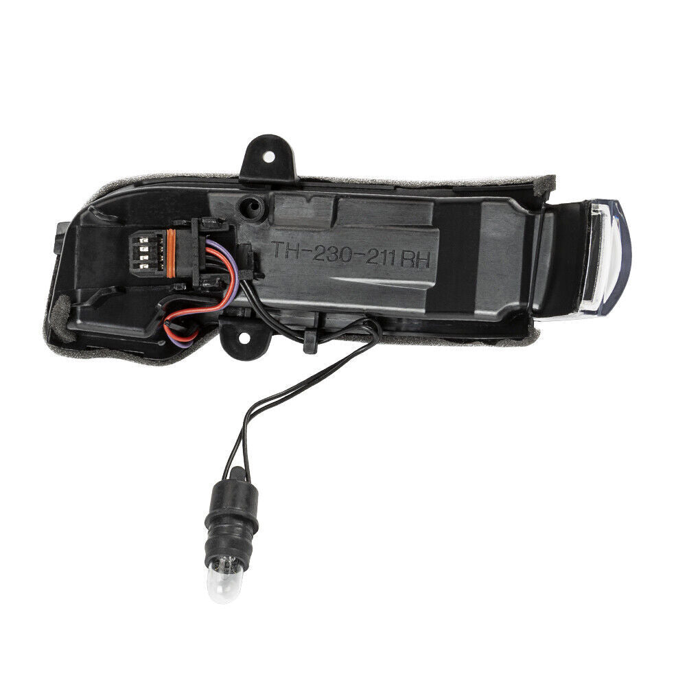 The right-side turn signal light applies to for Mercedes-Benz W211, S211, W463, and W461 models from 2002 to 2007.
