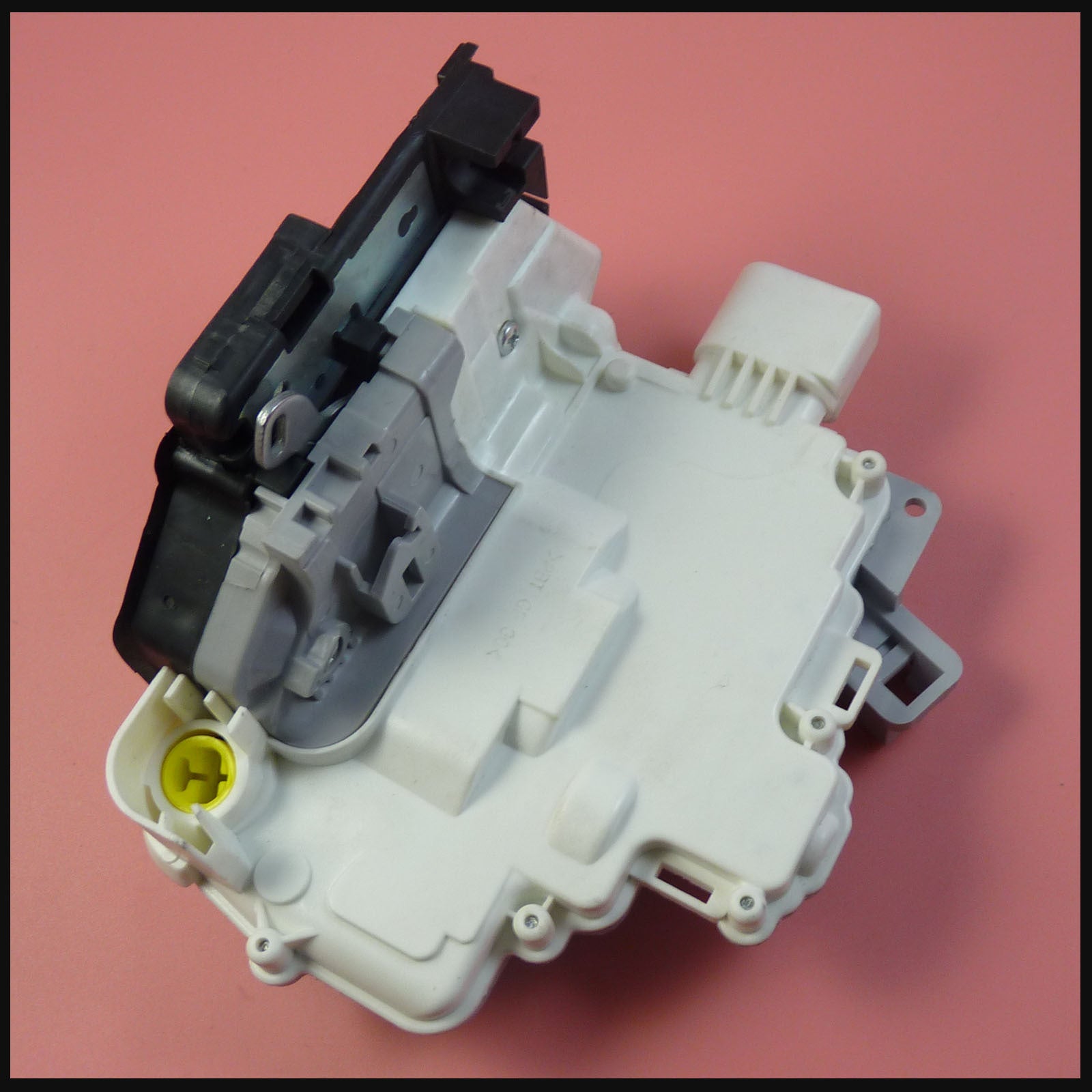 New front left door latch for Passat B6 3C 2006 - 2011 Touareg for Audi for A4 TT