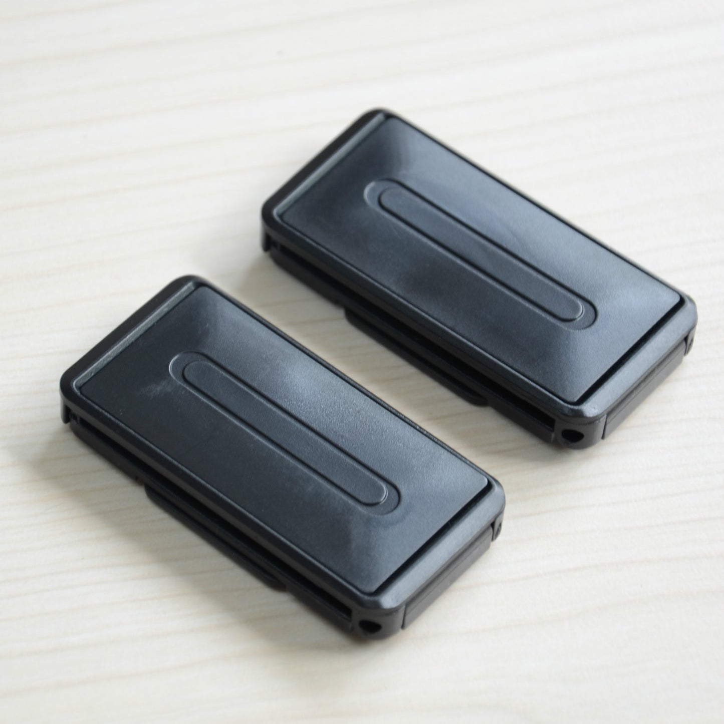 2x Car for Seat Belt Strap Adjuster Stopper Buckle Improves Comfort Safety