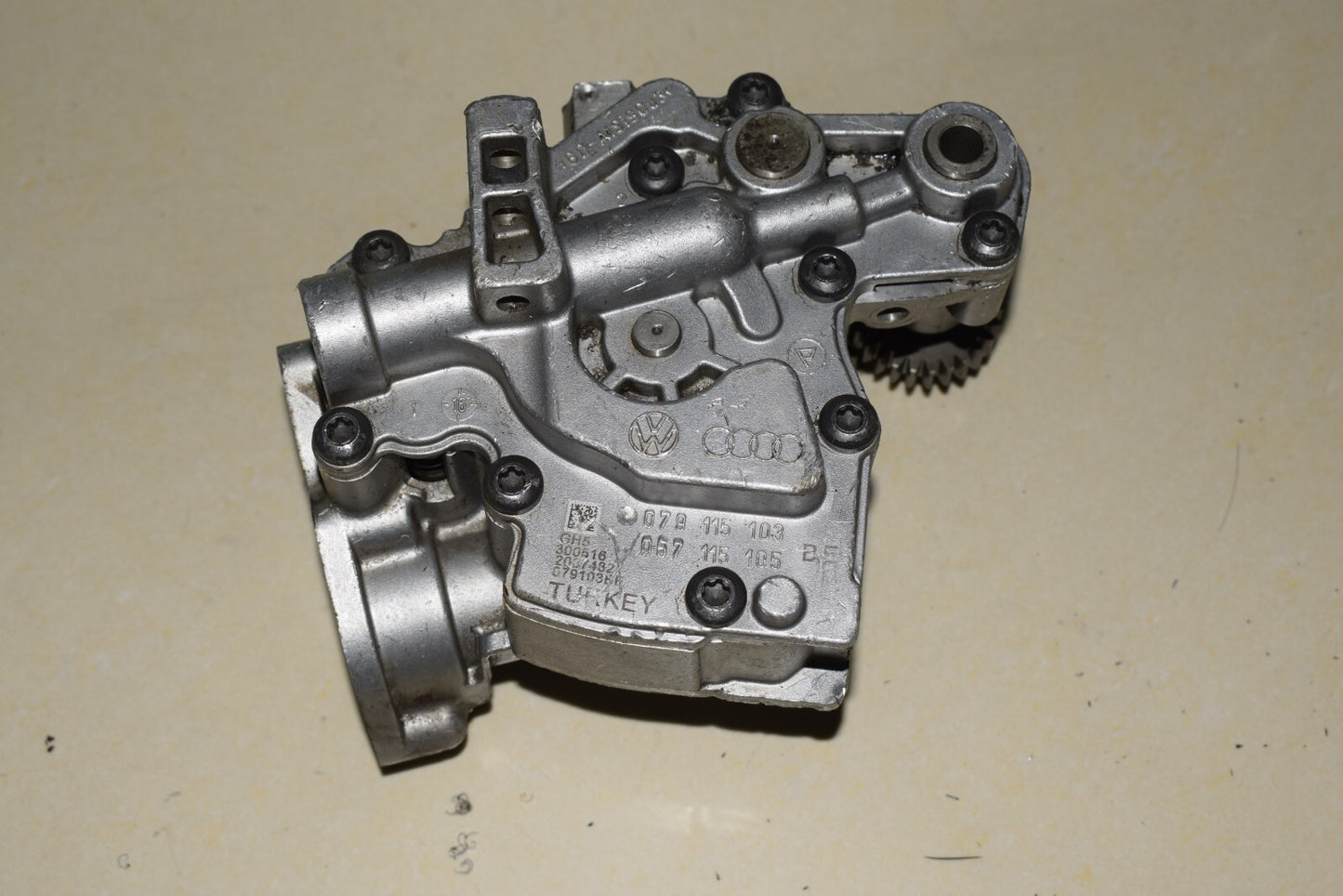 2013-2017 for AUDI S8 4.0L - Engine OIL PUMP 079115103BE