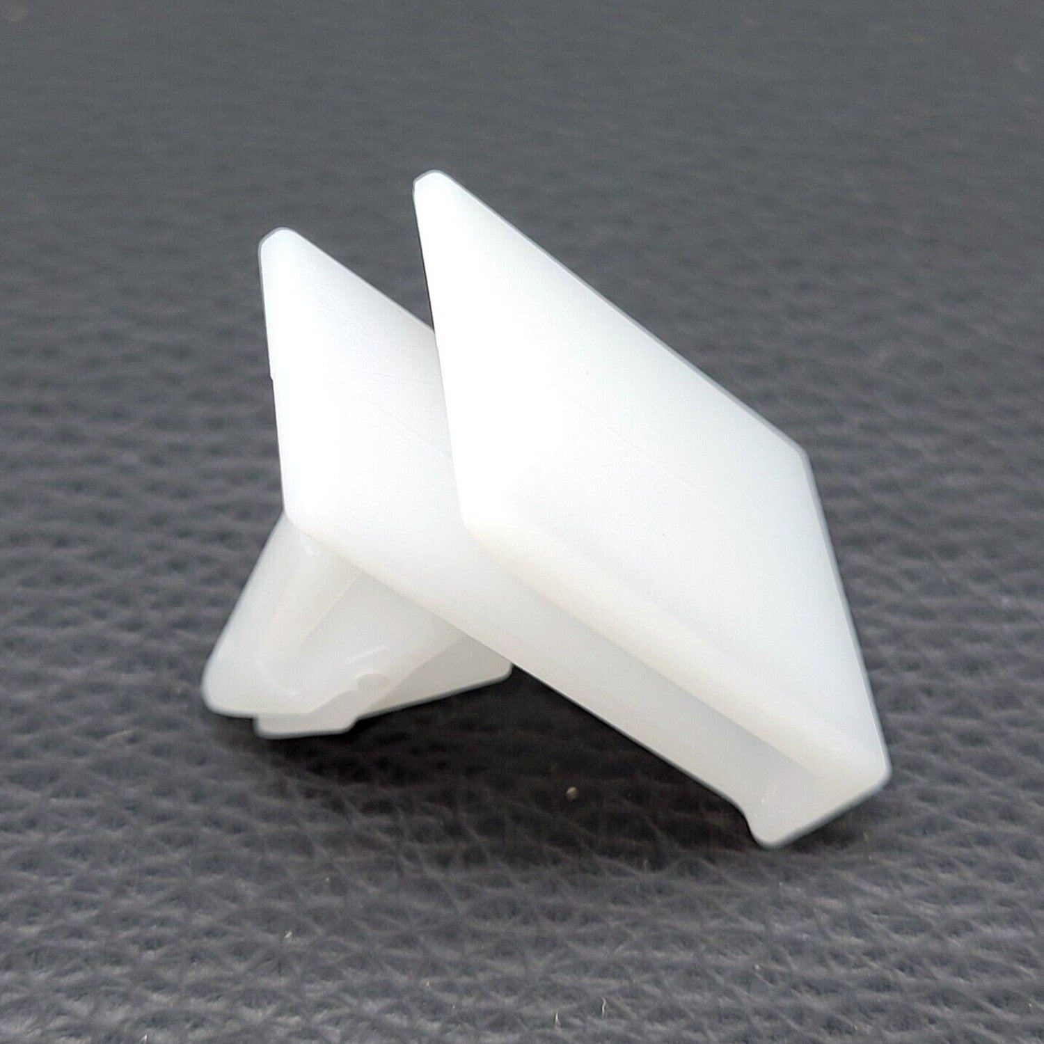 20 Rocker Panel Molding Clip Nylon Retainer For GM 22603384 for Pontiac Grand Am