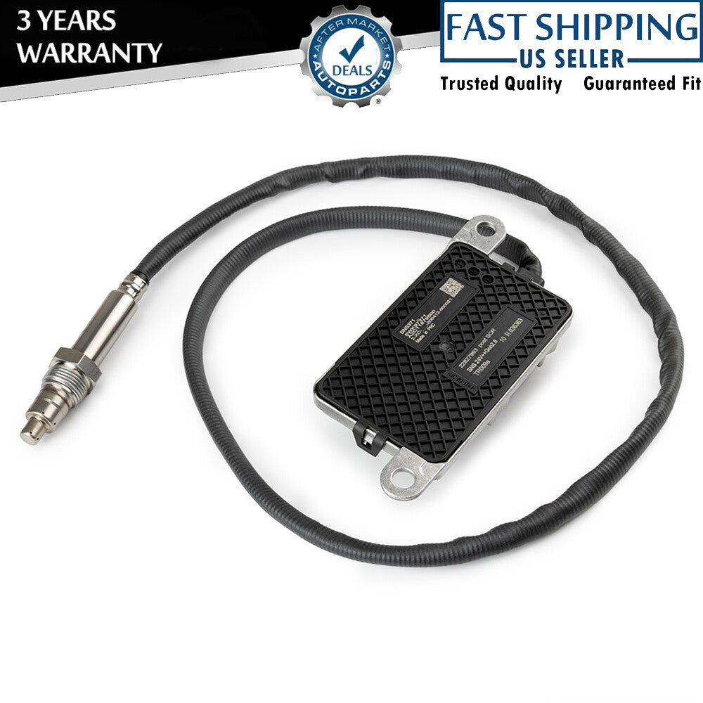 Suitable for Audi Q2 car keychains, horseshoe buckles, carbon fiber leather, black and red.