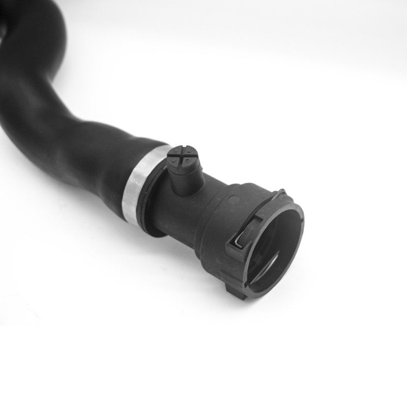 The upper radiator coolant hose is suitable for 5 Series E39 95-04 and 7 Series E38 11531705223