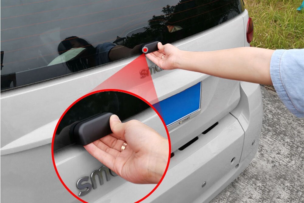 Silver chrome tailgate handle trim frame cover with ABS. Suitable for Toyota Tenderloin 2014 - 2021.