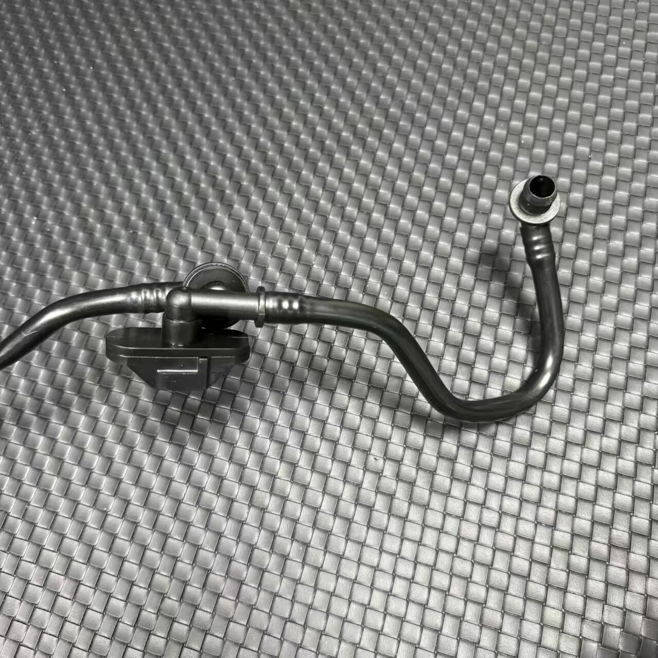 7L0611932S Vacuum Pipe with Non-Return Valve for Volkswagen Touareg 2006-2010