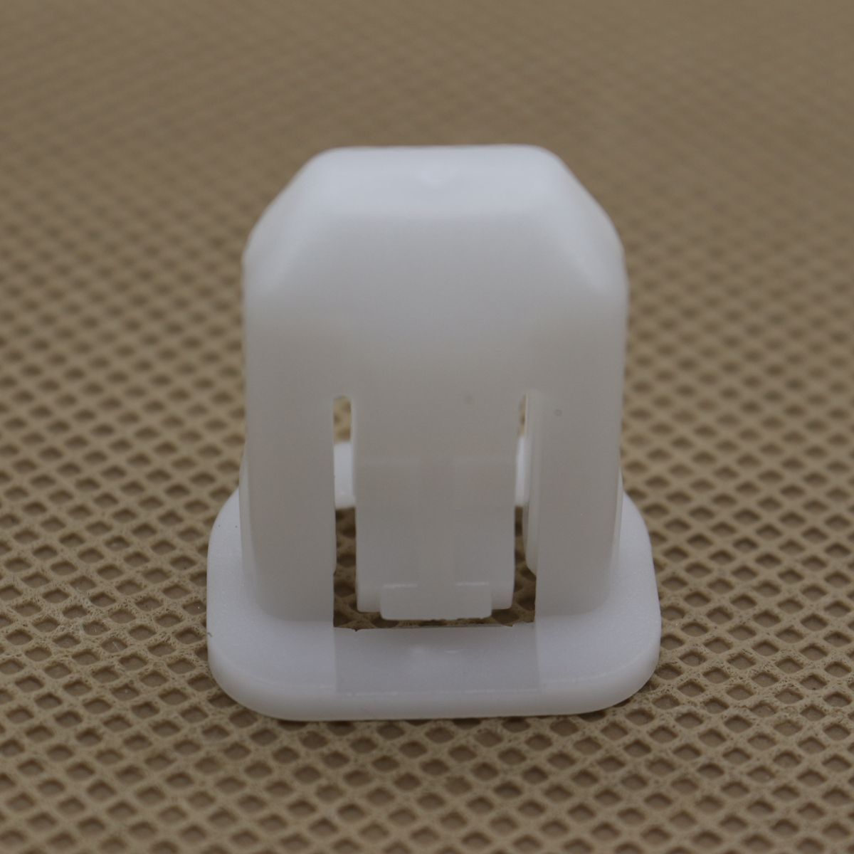 NEW 20Pcs Instrument Panel Glove Compartment Clip for Toyota 90467-14023