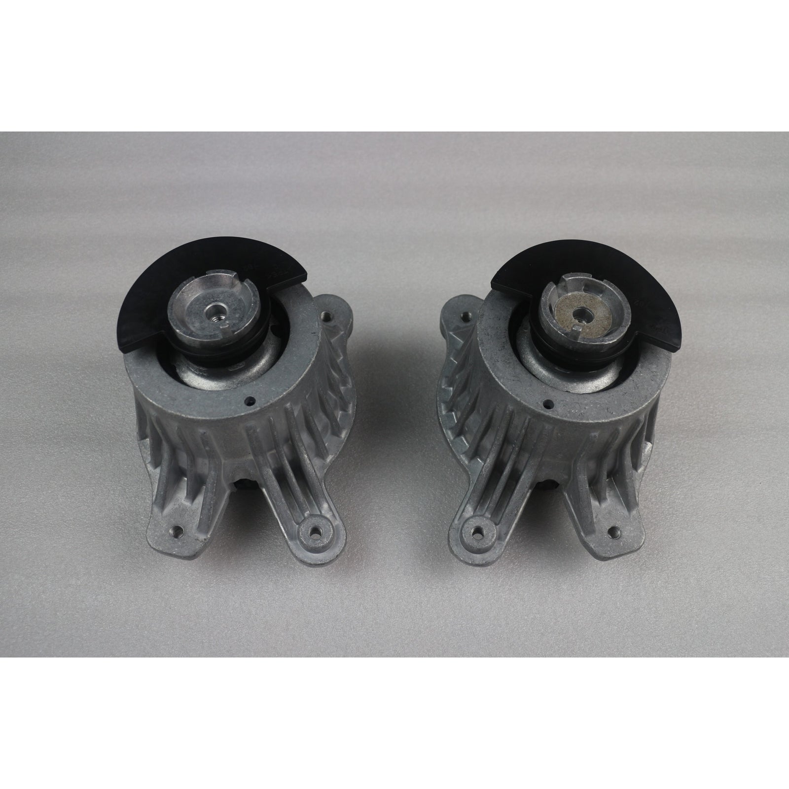 Left  Right Engine Mount Fit for Benz 2052400200 2052400300 W205 C300 C350e