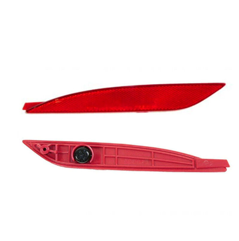 A pair of red reflective mirrors on the rear bumper are suitable for the for Hyundai Sonata 2011-2013.