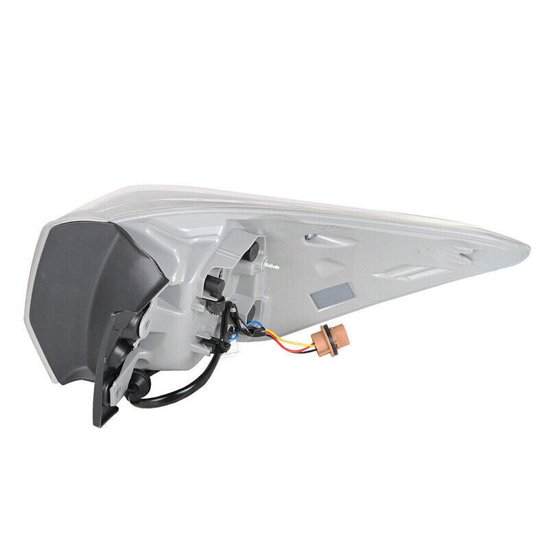 Applicable to 2014-2016 for Toyota Highlander, outer left taillight and brake light.