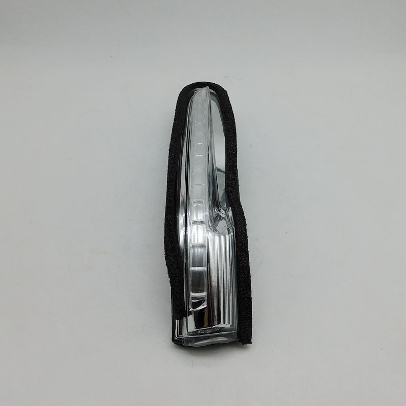 New exterior turn signal lights on the right passenger side, applicable to for Kia Forte 2014-2018.