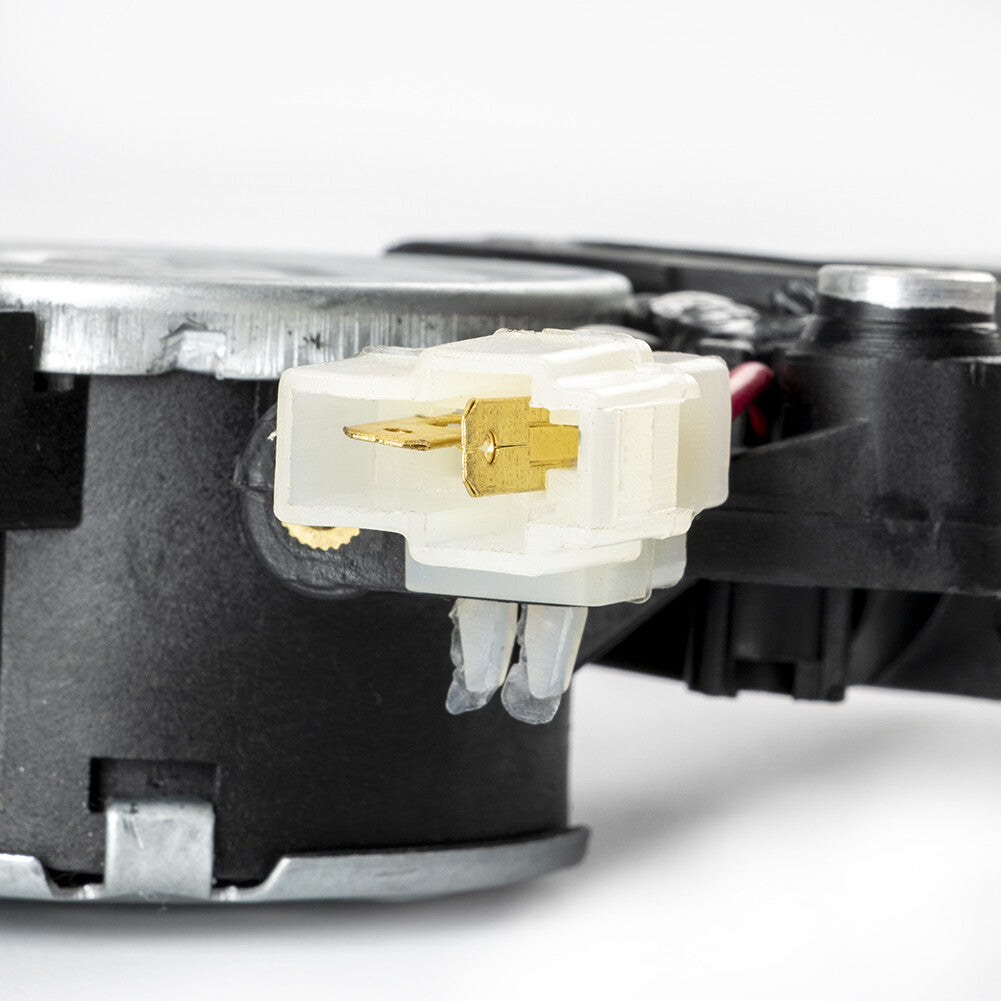 The MR135167/68 LH+RH rear power window regulator motor is suitable for Mitsubishi Montero 92-00