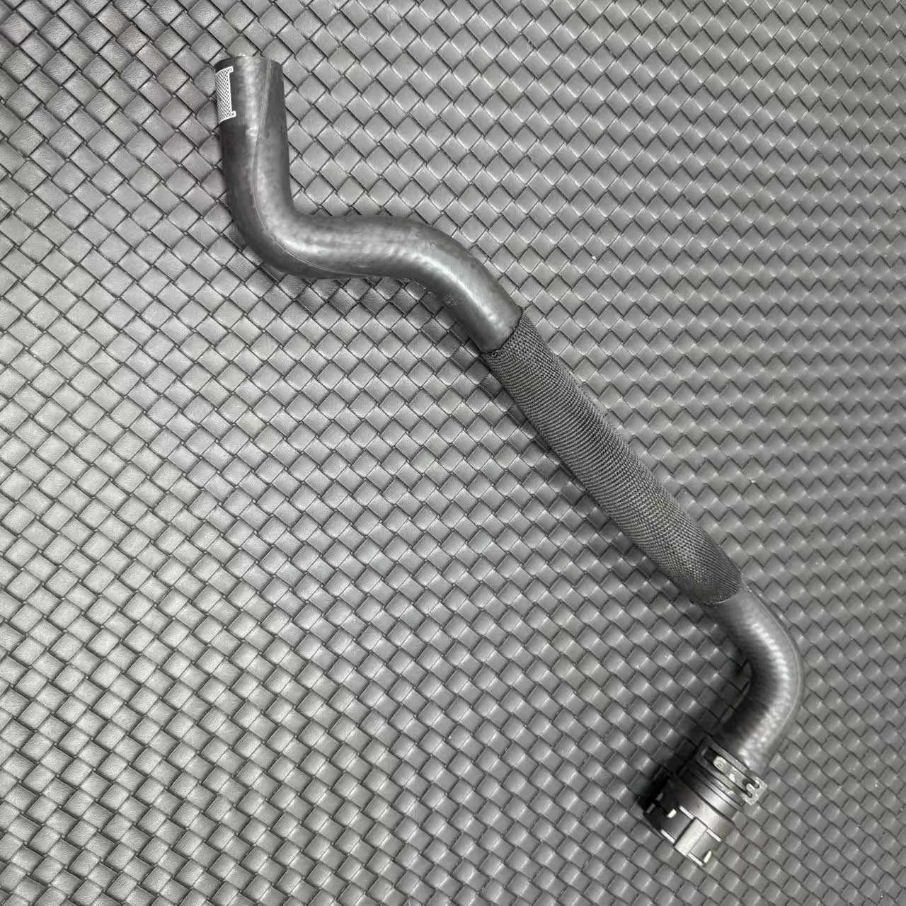 8R0819371E Coolant Hose for Audi Q5 2009-2012