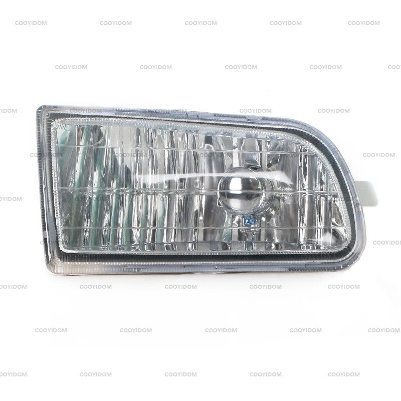 A pair of front bumper fog lights are suitable for 1993-1997 for Corolla AE100 AE101 A1649060451